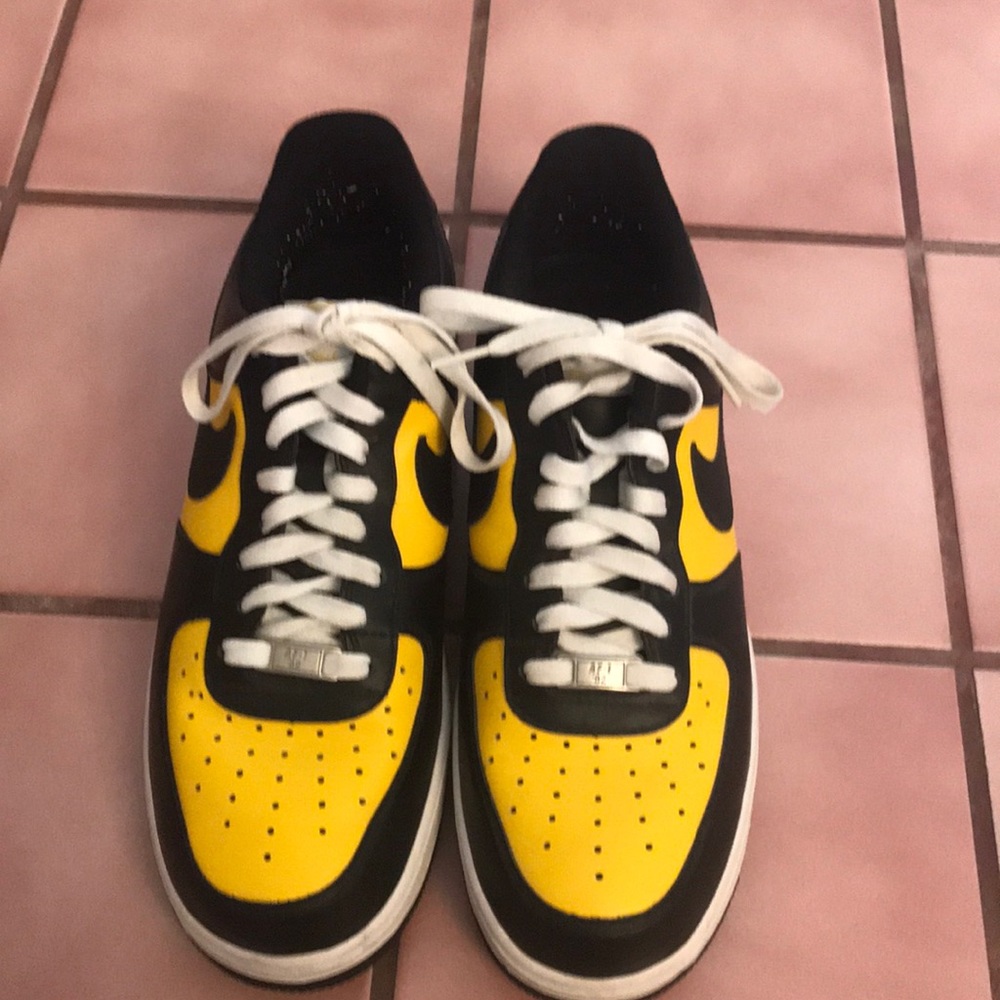 Men’s Nike Air Force 1 shoes